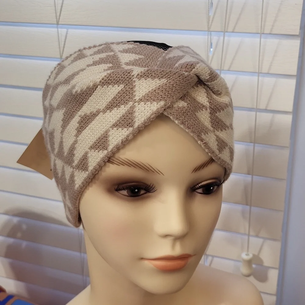 L.I.B. NEW YORK Taupe Cream Triange Pattern Knit Headwrap - Picture 2 of 5